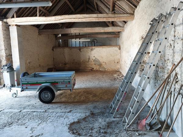 Longueville, maison en pierre, rénovée, 3 chambres plus dépendances