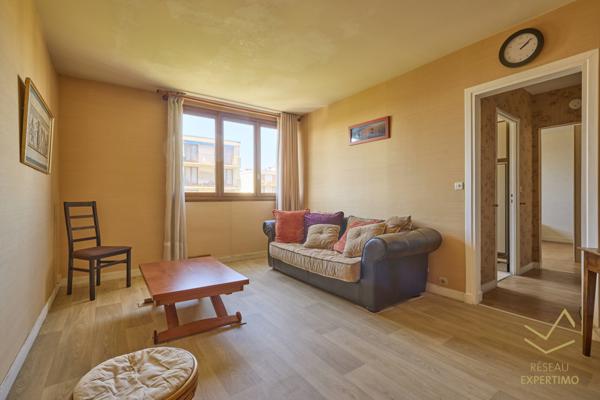 Fresnes (94260) Charmant appartement F2 + 1 place de parking + 1 cave.