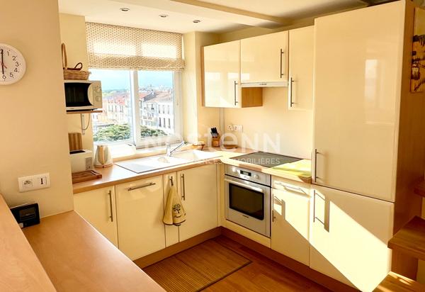 Appartement d exception 5 pieces avec vue panoramique sur le port  de Saint-Raphael Triangle d Or