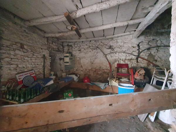 Granger à rénover sur Annoisin Chatelans, à 5mn de Crémieu sur terrain de 549 m²