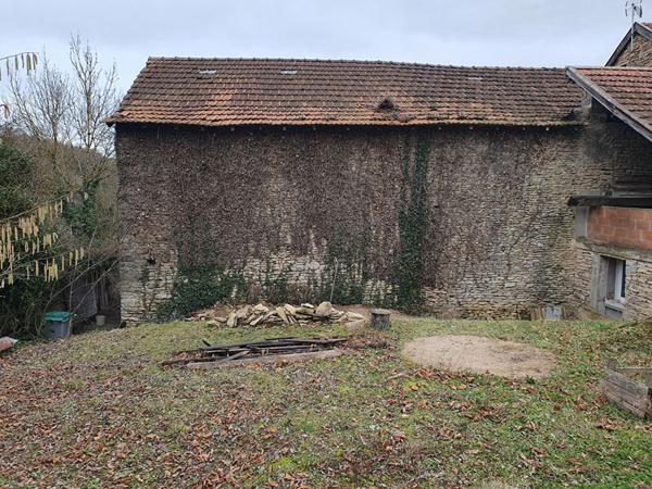 Granger à rénover sur Annoisin Chatelans, à 5mn de Crémieu sur terrain de 549 m²