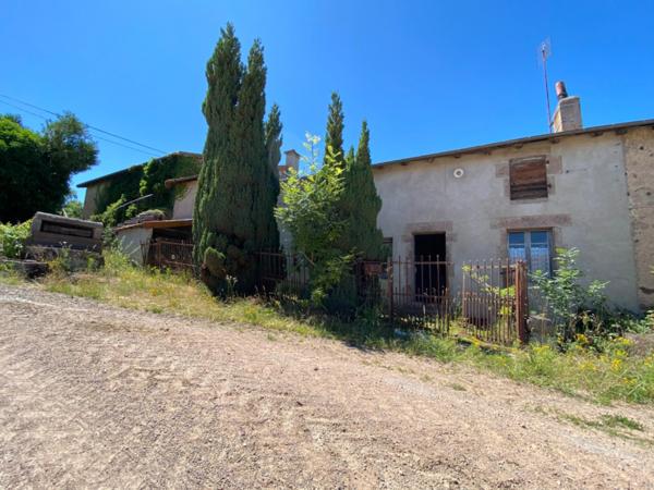 SAINT MARTIN D'ESTREAUX MAISON en PIERRE - 5 pièces - A rénover