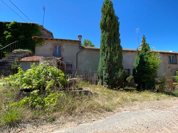 SAINT MARTIN D'ESTREAUX MAISON en PIERRE - 5 pièces - A rénover