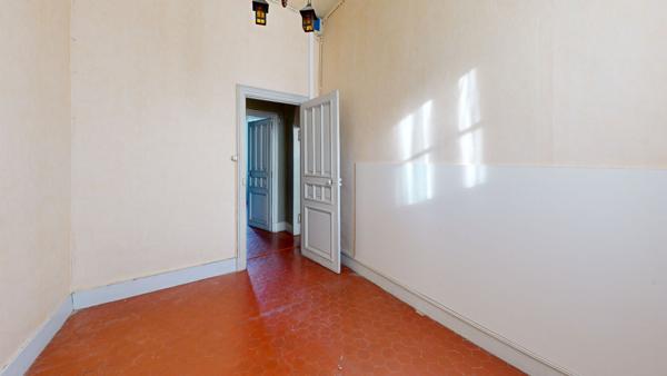 Appartement T5 + GARAGE - Rue Voltaire - Immeuble Ancien