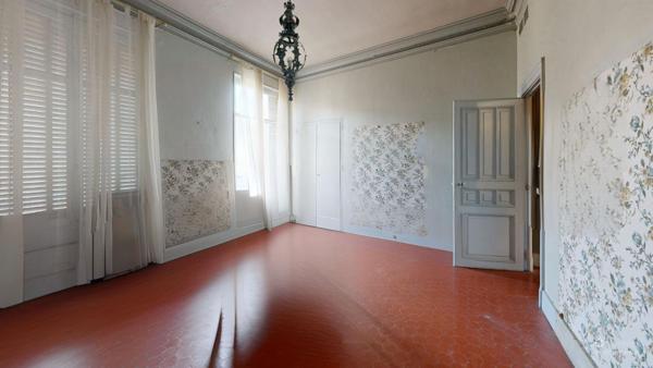 Appartement T5 + GARAGE - Rue Voltaire - Immeuble Ancien