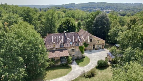 Ensemble périgourdin de caractère avec dépendances, idéalement situé au cur du Périgord Noir, sur 1,3 hectare. Secteur Sarlat., SARLAT LA CANEDA