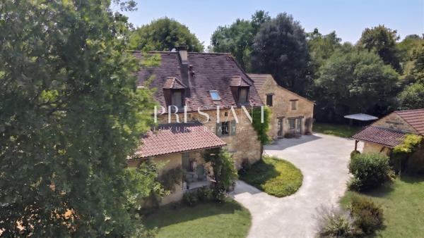 Ensemble périgourdin de caractère avec dépendances, idéalement situé au cur du Périgord Noir, sur 1,3 hectare. Secteur Sarlat., SARLAT LA CANEDA