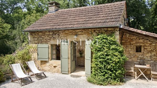 Ensemble périgourdin de caractère avec dépendances, idéalement situé au cur du Périgord Noir, sur 1,3 hectare. Secteur Sarlat., SARLAT LA CANEDA
