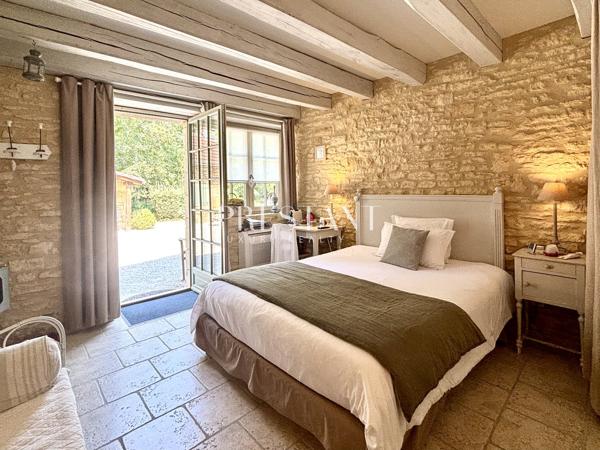 Ensemble périgourdin de caractère avec dépendances, idéalement situé au cur du Périgord Noir, sur 1,3 hectare. Secteur Sarlat., SARLAT LA CANEDA