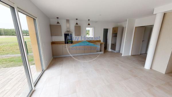 Maison à louer de 5 pièces à Siros, France