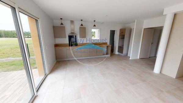 Maison à louer de 5 pièces à Siros, France