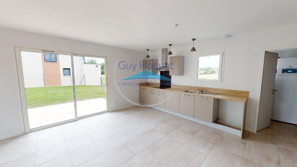 Maison à louer de 5 pièces à Siros, France