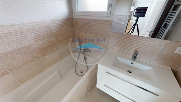 Maison à louer de 5 pièces à Siros, France