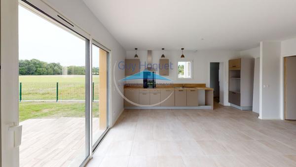 Maison à louer de 5 pièces à Siros, France