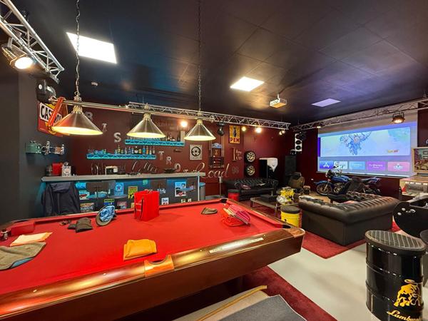 Local commercial VERRIERES LE BUISSON 182 m²