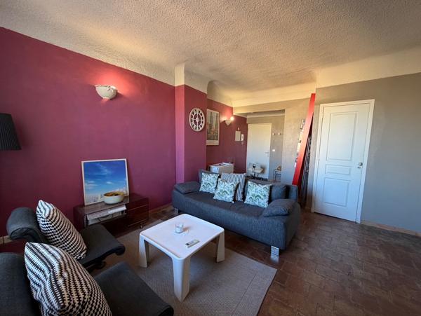 A LOUER  - AIX EN PROVENCE - COURS MIRABEAU - T2 MEUBLE  sur deux niveaux