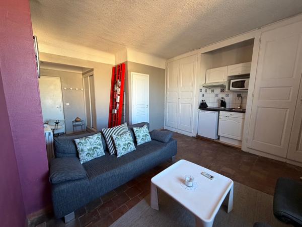 A LOUER  - AIX EN PROVENCE - COURS MIRABEAU - T2 MEUBLE  sur deux niveaux