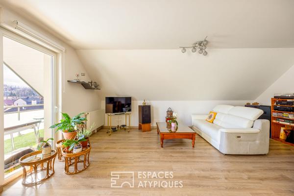 Duplex et sa terrasse à proximité des commodités