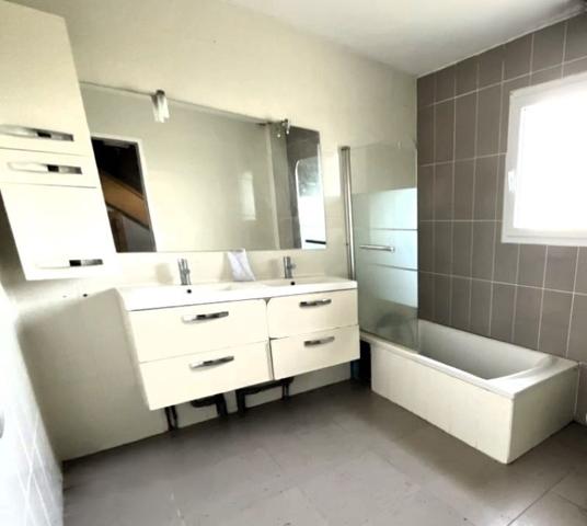 Maison familiale 7 pièces 135m² Saint-Denis-de-l'Hôtel