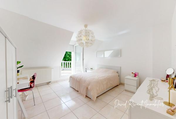 Maison familiale à Elven, 170 m² habitables, 8 pièces dont 5 chambres, édifiée sur un terrain de 555 m². Prix de vente : 431 600