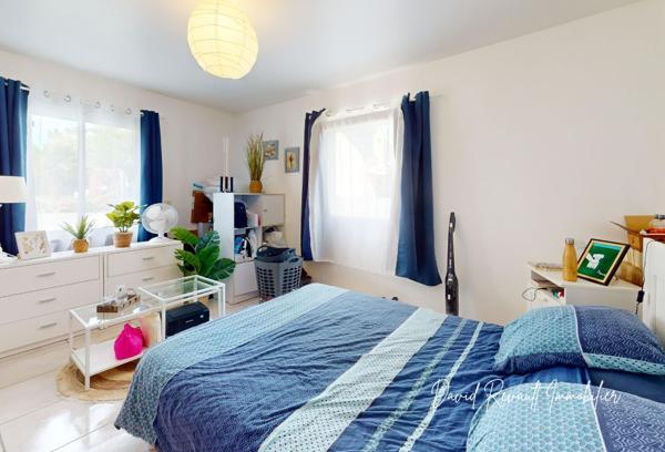 Maison familiale à Elven, 170 m² habitables, 8 pièces dont 5 chambres, édifiée sur un terrain de 555 m². Prix de vente : 431 600
