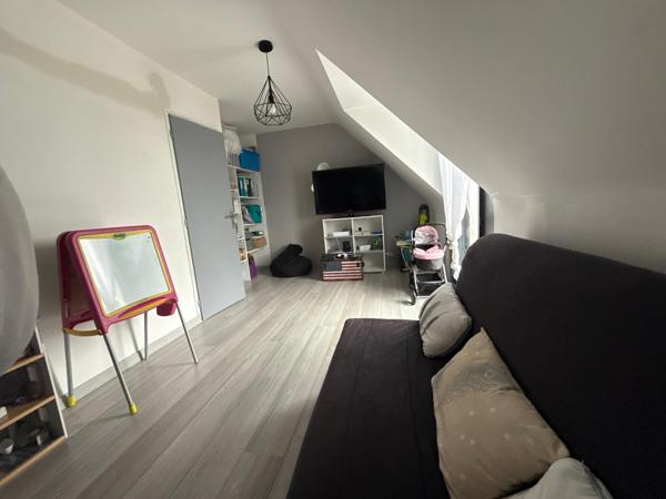 MAISON CONTEMPORAINE DE 146 M2, 4 CHAMBRES, SUR 3470 M2 DE TERRAIN