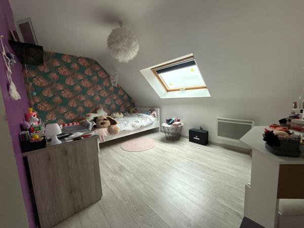 MAISON CONTEMPORAINE DE 146 M2, 4 CHAMBRES, SUR 3470 M2 DE TERRAIN