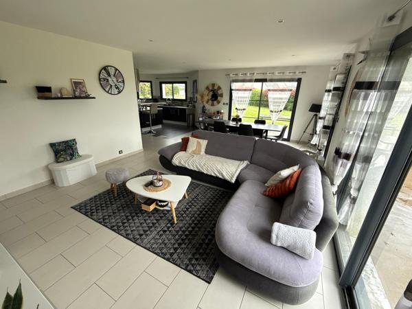 MAISON CONTEMPORAINE DE 146 M2, 4 CHAMBRES, SUR 3470 M2 DE TERRAIN