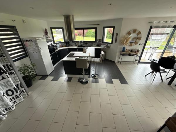 MAISON CONTEMPORAINE DE 146 M2, 4 CHAMBRES, SUR 3470 M2 DE TERRAIN