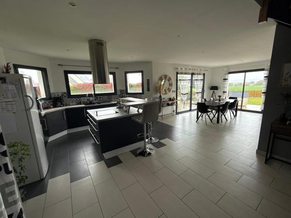 MAISON CONTEMPORAINE DE 146 M2, 4 CHAMBRES, SUR 3470 M2 DE TERRAIN
