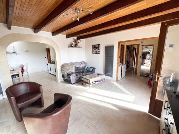 Maison individuelle 5 pièces 4 chambres 123 m² avec sous-sol complet, terrain 1300 m² et vue panoramique à REILLANNE (04)