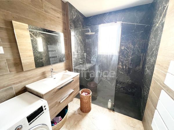 Maison individuelle 5 pièces 4 chambres 123 m² avec sous-sol complet, terrain 1300 m² et vue panoramique à REILLANNE (04)