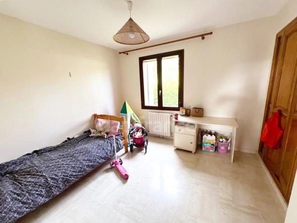 Maison individuelle 5 pièces 4 chambres 123 m² avec sous-sol complet, terrain 1300 m² et vue panoramique à REILLANNE (04)