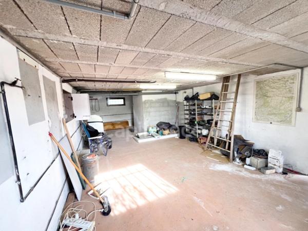 Maison individuelle 5 pièces 4 chambres 123 m² avec sous-sol complet, terrain 1300 m² et vue panoramique à REILLANNE (04)