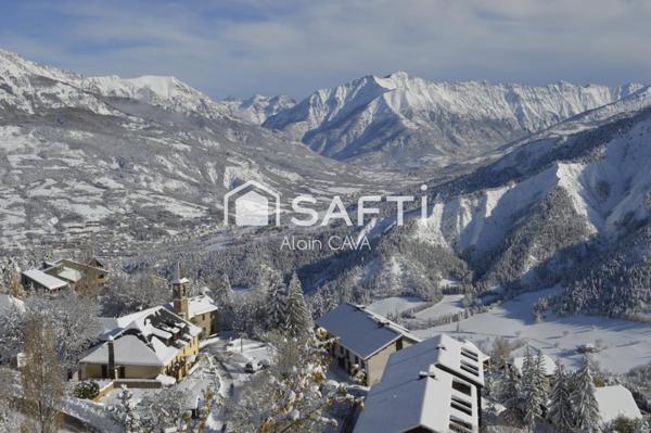 Studio de 31m² avec casier à ski, local partagé, placard privatif sur palier et parking