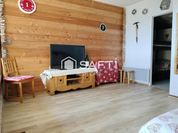 Studio de 31m² avec casier à ski, local partagé, placard privatif sur palier et parking