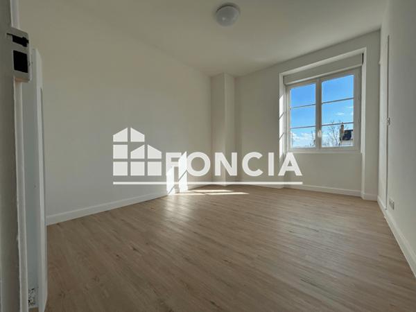 Location Appartement 2 pièces 50.4 m² - 5 BOULEVARD ARISTIDE BRIAND Chatellerault 86100