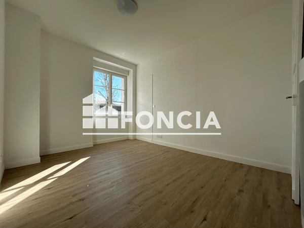 Location Appartement 2 pièces 50.4 m² - 5 BOULEVARD ARISTIDE BRIAND Chatellerault 86100