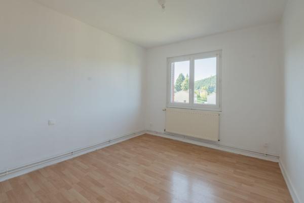 Appartement T4, 3 chambres avec garage et jardin