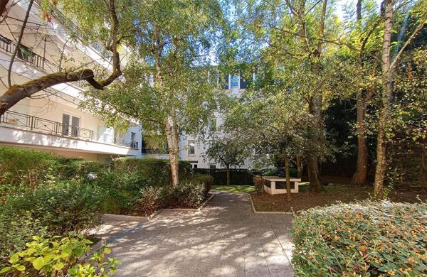Appartement 4 pièces 80 m2 (Rosny Sous Bois 93110)