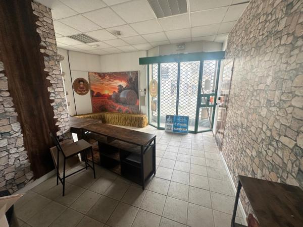 EXCLUSIVITÉ - Local commercial / bureau à vendre CHATEAUNEUF DU FAOU (29)