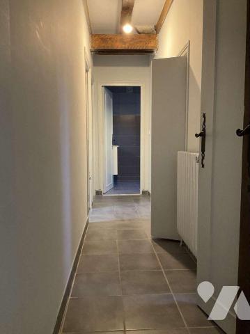 A VENDRE : Dans village avec commerces, maison en pierre authentique avec pigeonnier, entièreme...