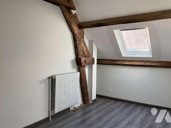 A VENDRE : Dans village avec commerces, maison en pierre authentique avec pigeonnier, entièreme...