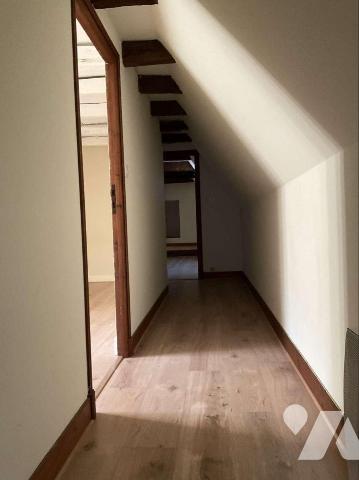 A VENDRE : Dans village avec commerces, maison en pierre authentique avec pigeonnier, entièreme...