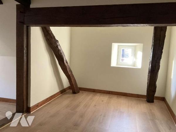 A VENDRE : Dans village avec commerces, maison en pierre authentique avec pigeonnier, entièreme...