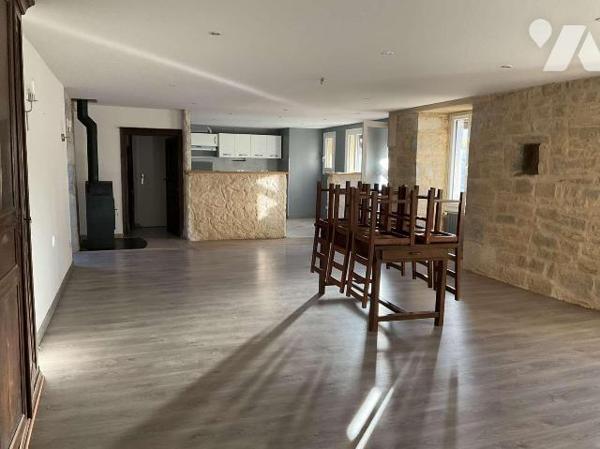 A VENDRE : Dans village avec commerces, maison en pierre authentique avec pigeonnier, entièreme...