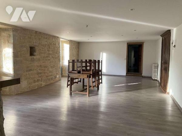 A VENDRE : Dans village avec commerces, maison en pierre authentique avec pigeonnier, entièreme...