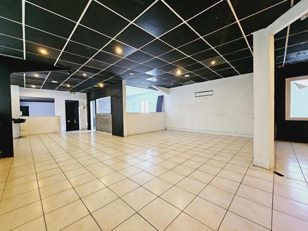 BOURGES LOCAL COMMERCIAL BUREAUX MURS 105M²