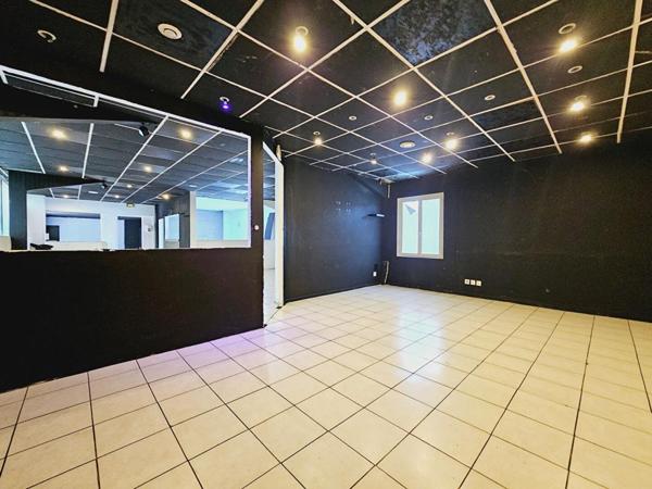 BOURGES LOCAL COMMERCIAL BUREAUX MURS 105M²