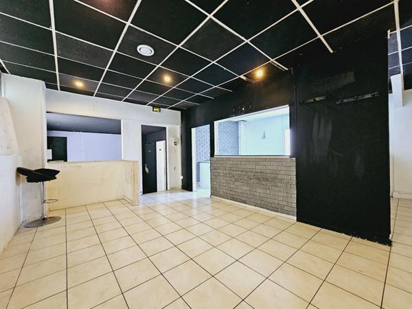 BOURGES LOCAL COMMERCIAL BUREAUX MURS 105M²